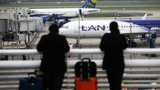 Avión LAN que se dirigía a Santiago fue impactado por un rayo