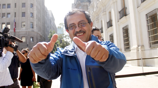 Uno de los 33 mineros rescatados será candidato a alcalde
