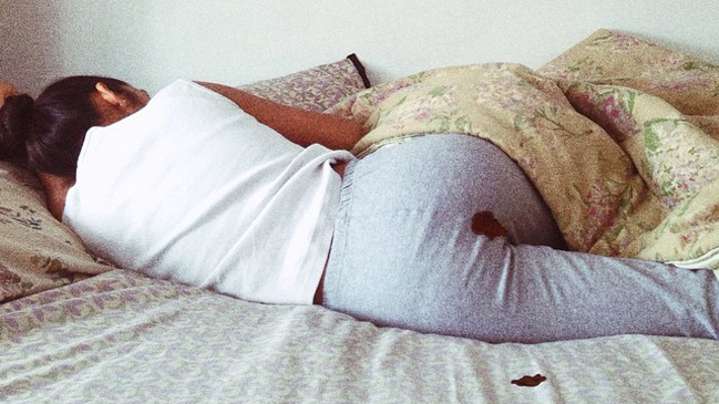 Artista acusó censura de su menstruación en Instagram