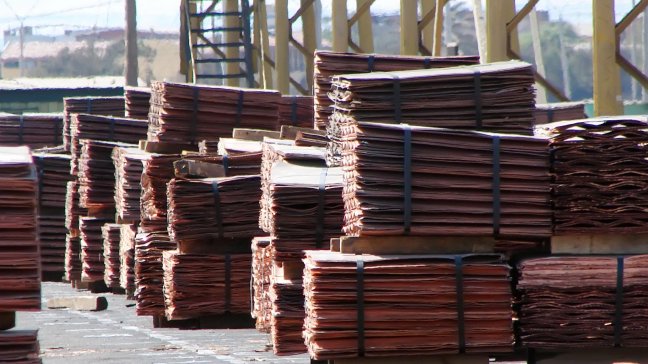 Precio del cobre cerró en alza de 3,8 por ciento tras baja del dólar