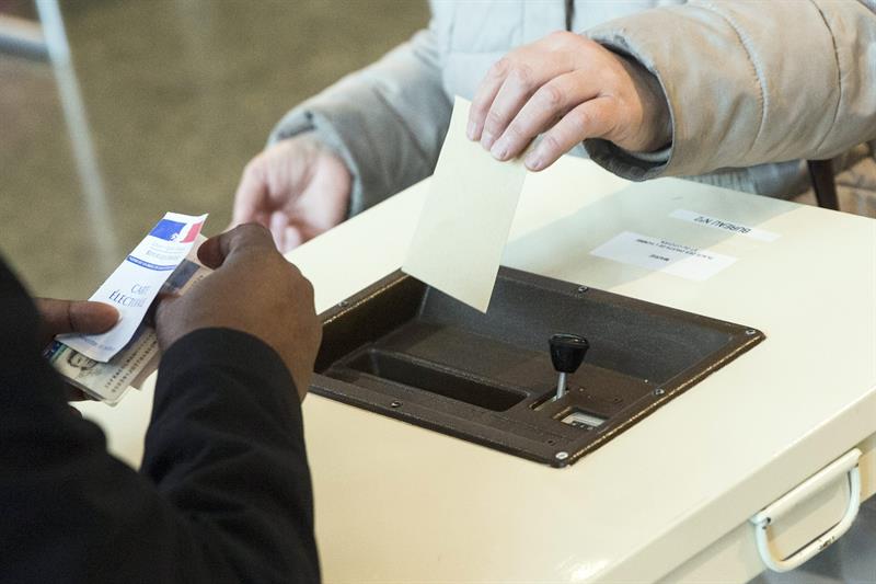 Francia: Conservadores quieren liderar elección de consejeros departamentales