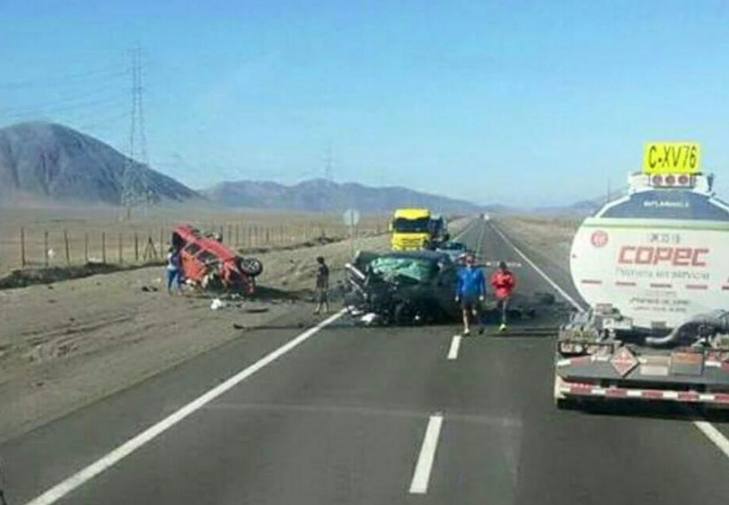 Mejillones: Colisión frontal entre dos camionetas dejó al menos cinco fallecidos