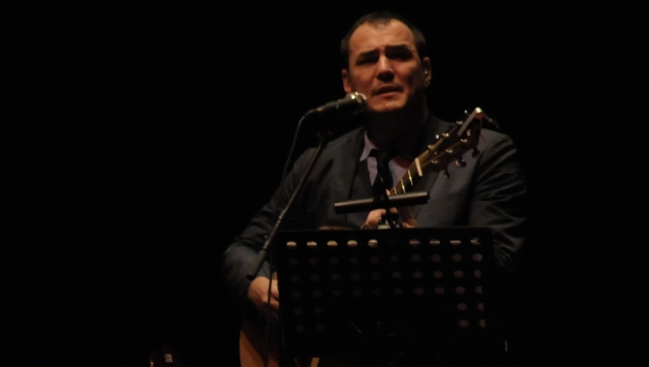 Ismael Serrano: En Chile y España hay cansancio por las formas de hacer política