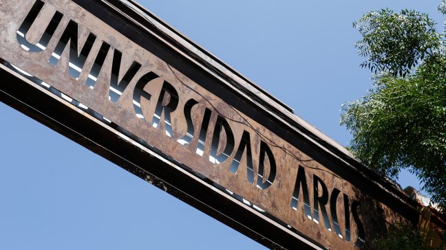 Trabajadores de Universidad Arcis criticaron rol de Gobierno ante crisis