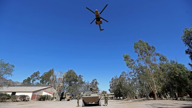Pariente de Bachelet está en nómina de tripulantes de helicóptero extraviado