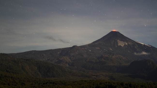 Volcán Villarrica presenta leve disminución de su actividad