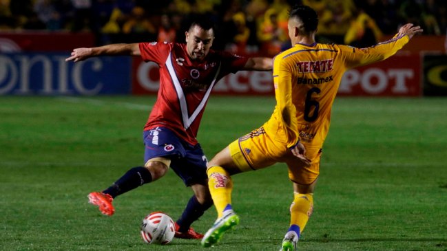 Veracruz de Fernando Meneses perdió el liderato en México tras caer con Tigres