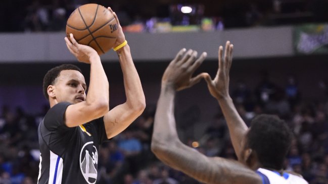 Golden State Warriors logró su duodécima victoria consecutiva frente a Dallas Mavericks