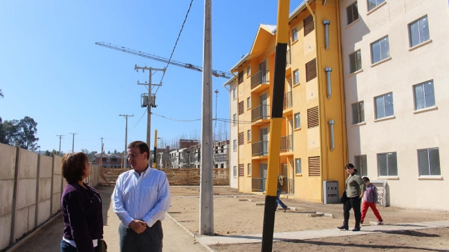 Familias damnificadas por mega incendio en Valparaíso conocieron sus nuevas viviendas