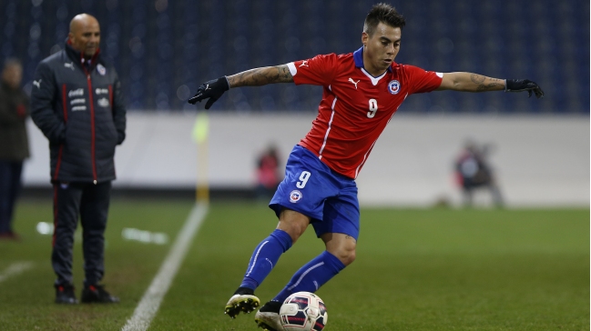 Eduardo Vargas arriesga perderse la Copa América tras lesión de rodilla