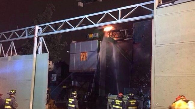 Incendio afecta a dique de ventilación del Metro en Ñuñoa