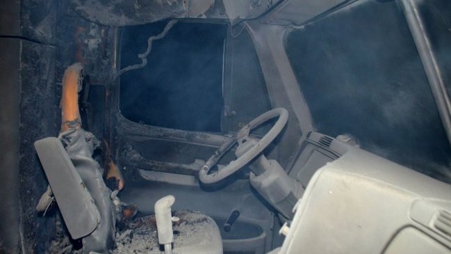 Desconocidos quemaron tres vehículos en Quilpué