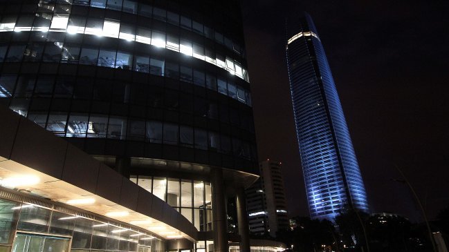 Guardia fue baleado en el rostro durante violento asalto al mall Costanera Center