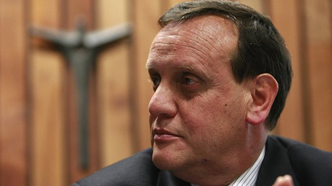 Universidades de Chile y Católica confrontaron posturas frente al aborto