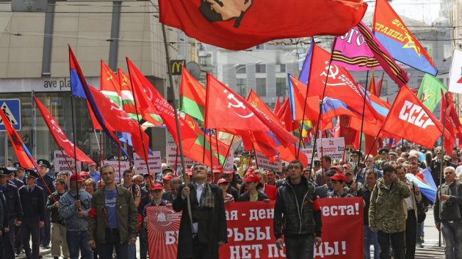 Ucrania prohibió la propaganda de los regímenes comunista y nazi