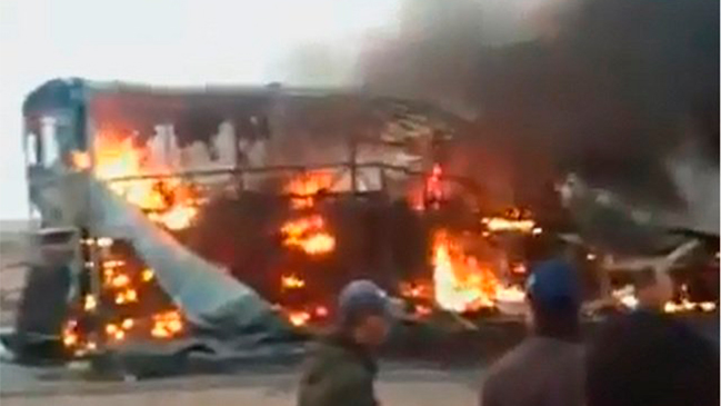 Más de 30 muertos, en su mayoría niños, deja choque entre bus y camión en Marruecos