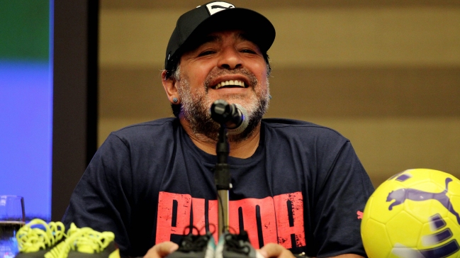 Maradona: Con el príncipe podemos pegarle una patada a Blatter