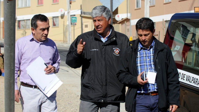 Vecinos de Valparaíso marchan a un año del mega incendio