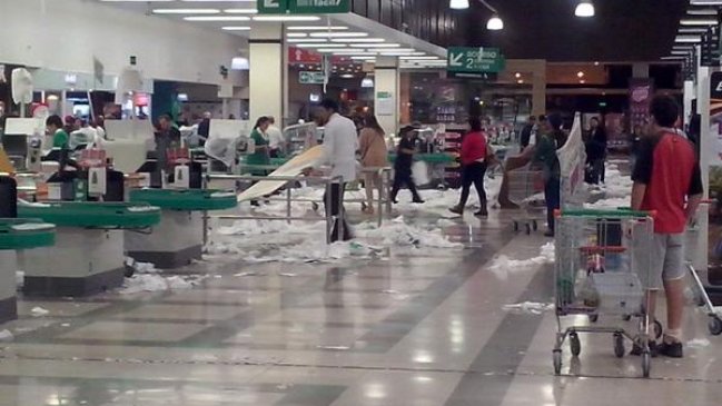 Sin acuerdo sigue la huelga de trabajadores de la cadena Jumbo