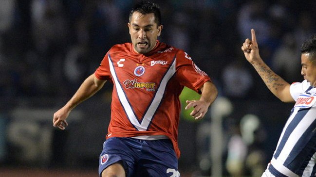 Veracruz de Fernando Meneses alcanzó el liderato en México tras empate con Morelia
