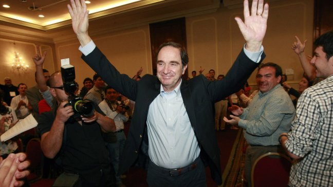 Hernán Larraín asumió la presidencia de la UDI