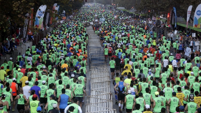 Carabinero en retiro que perdió la vista en procedimiento corrió el Maratón de Santiago