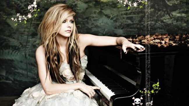 Avril Lagvine compuso canción sobre su grave enfermedad