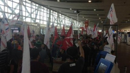   La manifestación de trabajadores de LAN en el Aeropuerto de Pudahuel 