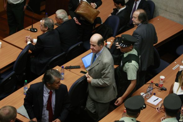 Encuesta: Casos Penta, Soquimich y Caval dan cuenta de una 