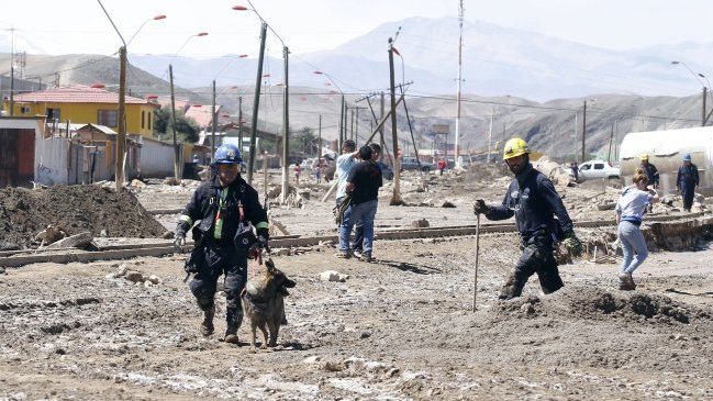 Continúa búsqueda de bombero que rescató a niños tras aluvión en Diego de Almagro
