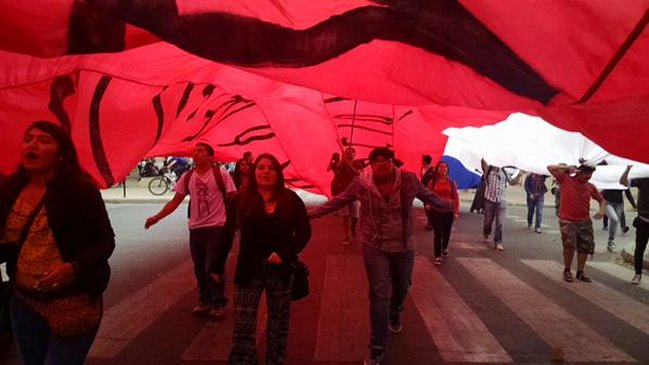 Confech realizó banderazo previo a marcha de este jueves