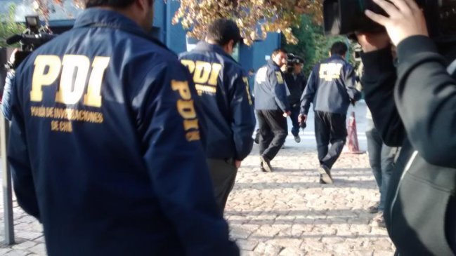 PDI allanó inmuebles municipales de Maipú y Cerro Navia