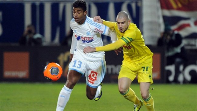 Olympique de Marsella se alejó del título tras caer ante Nantes