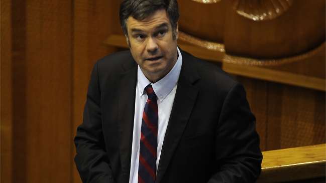 Ossandón por caso Caval: La Presidenta debió haber sacado a patadas a su hijo