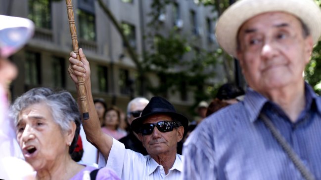 Diputados pidieron crear pase especial con mayores beneficios para el adulto mayor