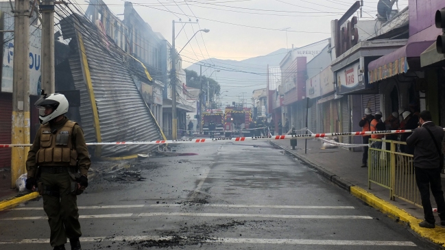 Gigantesco incendio afecta al centro de Quillota