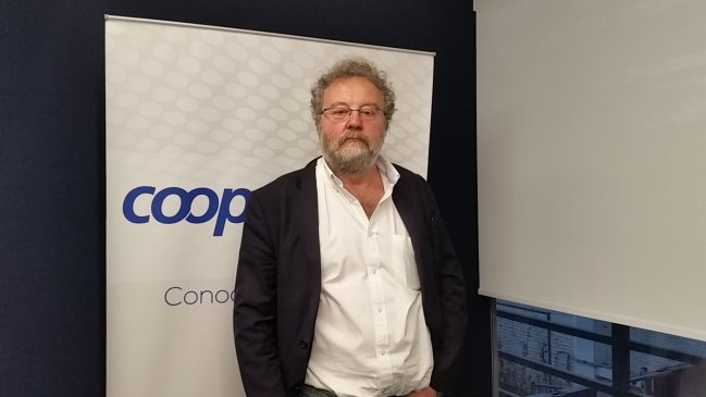 Periodista británico: Malestar con políticos chilenos es similar al europeo