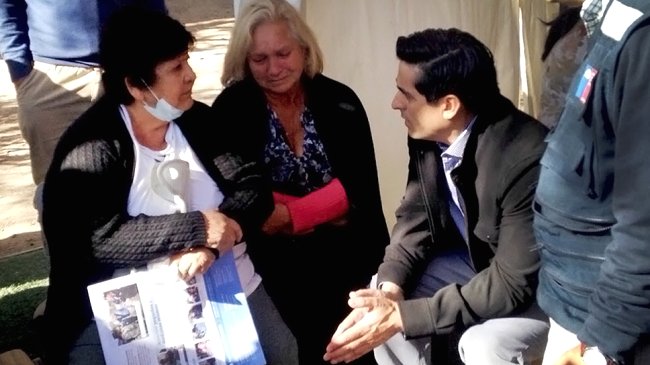 Peñailillo ordenó que damnificados que están en carpas sean trasladados a hoteles