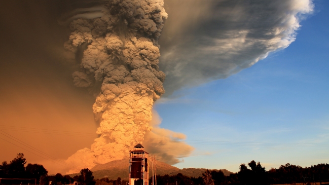 Conoce la lista de colegios con clases suspendidas por erupción del Calbuco