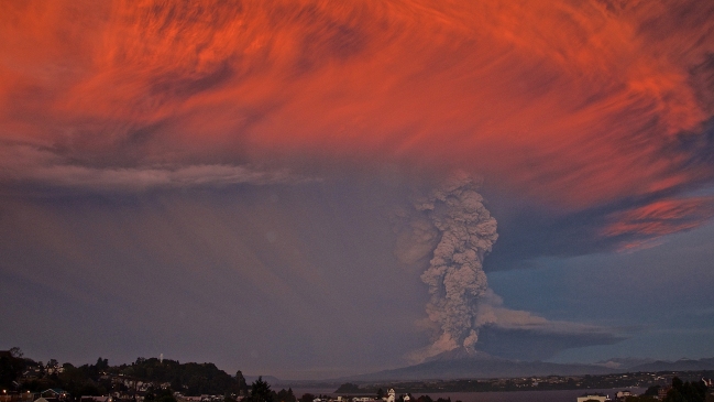 Meteorología: Nube de cenizas del volcán Calbuco se acerca a Santiago