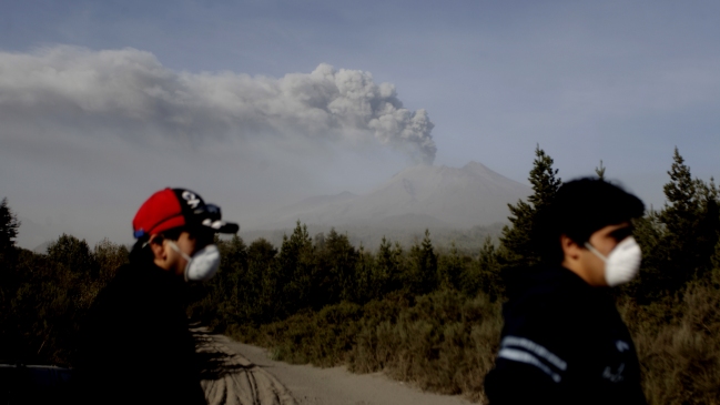 Sernageomin advierte fase de inestabilidad y posibles flujos de lava en el Calbuco