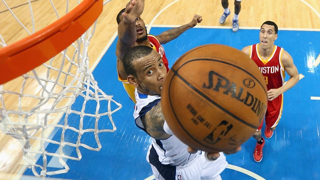 Dallas Mavericks consiguió primera victoria en serie de play-offs ante Houston Rockets