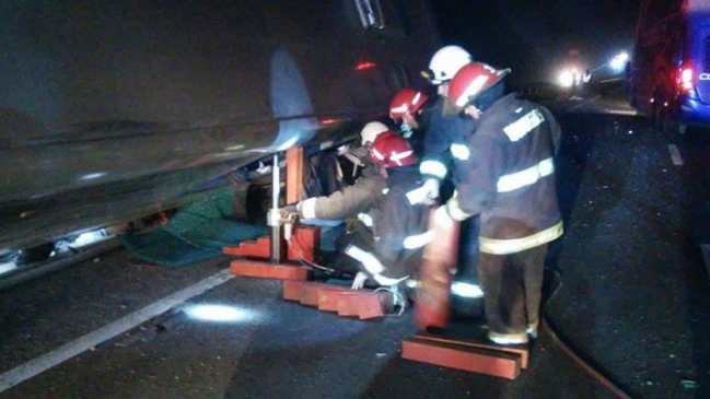 Dos muertos dejó volcamiento de un bus en las cercanías de Mulchén