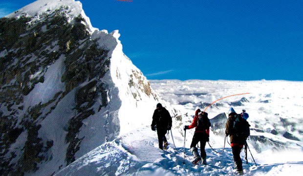 Montañista chileno en el Everest: Lo mejor que podemos hacer es quedarnos en el campamento base