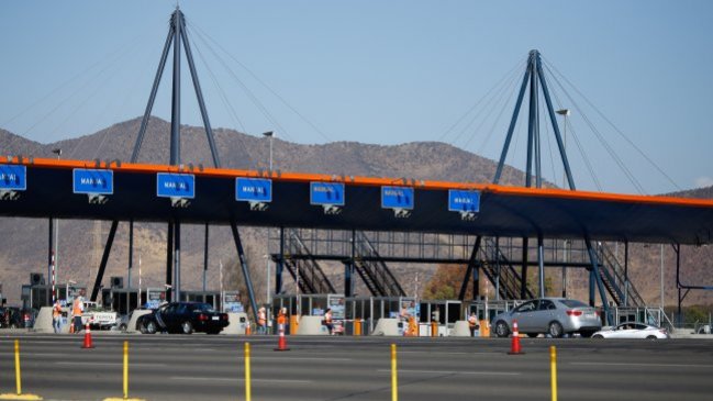 Carabineros prevé que 270 mil vehículos saldrán de Santiago este fin de semana