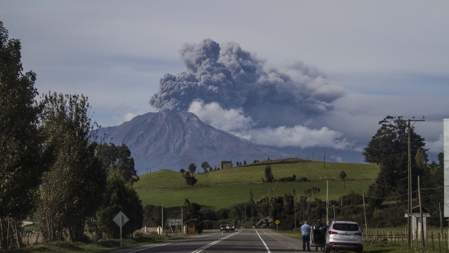 Geógrafo: Ciclos eruptivos del volcán Calbuco suelen terminar con emanación de lava