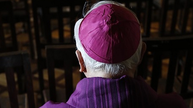 Sacerdote irlandés contrató a miembros del IRA para amenazar a sobrino