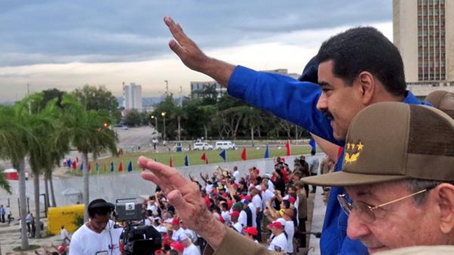 Castro y Maduro encabezan marcha por el Día del Trabajador en La Habana