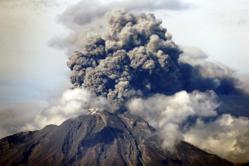 Advierten que ciclo eruptivo del Calbuco puede extenderse por 
