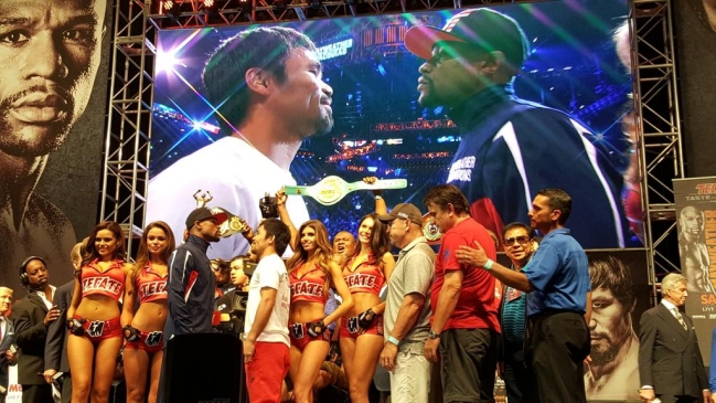 Mayweather y Pacquiao enfrentaron el pesaje oficial en la previa a la 
